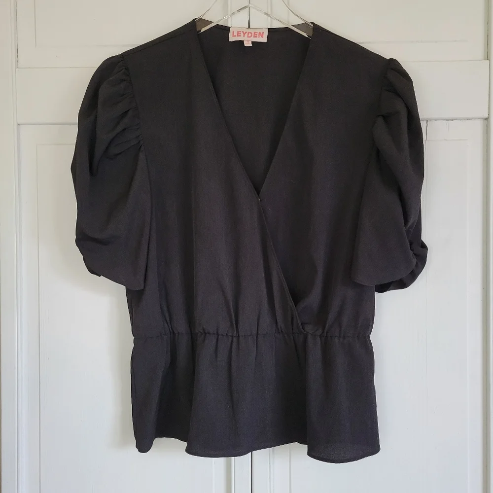 Leyden Surplice Neck Puff Sleeve Top Black Size M - Picture 2 of 6